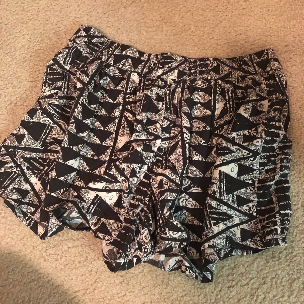 ‼️MUST GO‼️MAKE OFFER‼️Linen shorts w/pockets